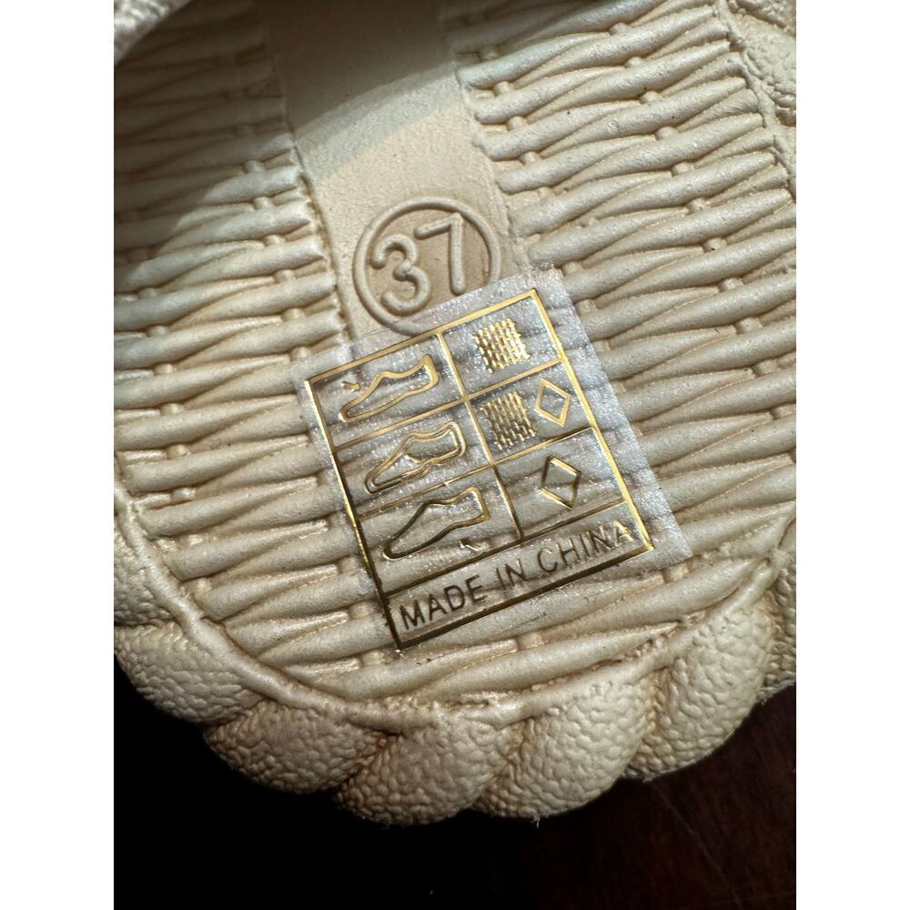 5/$25 NWT Ladies Sandals Size 37(6.5 us) - Picture 2 of 4